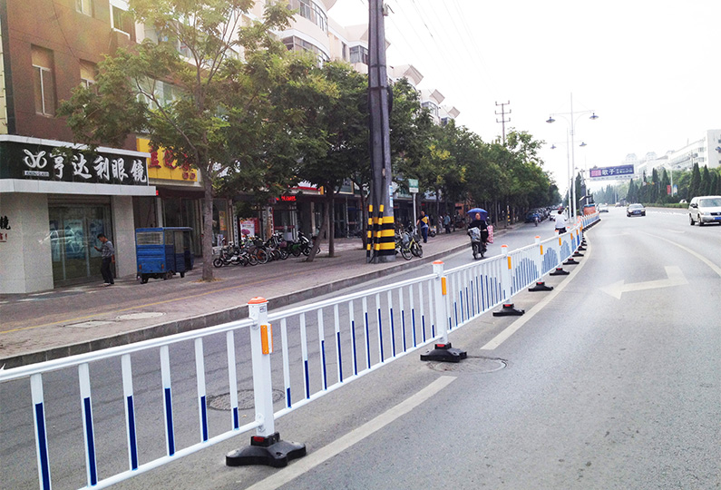 道路護(hù)欄智能型CLD-G（太陽(yáng)能柱帽，體現(xiàn)花型樹(shù)脂墩）
